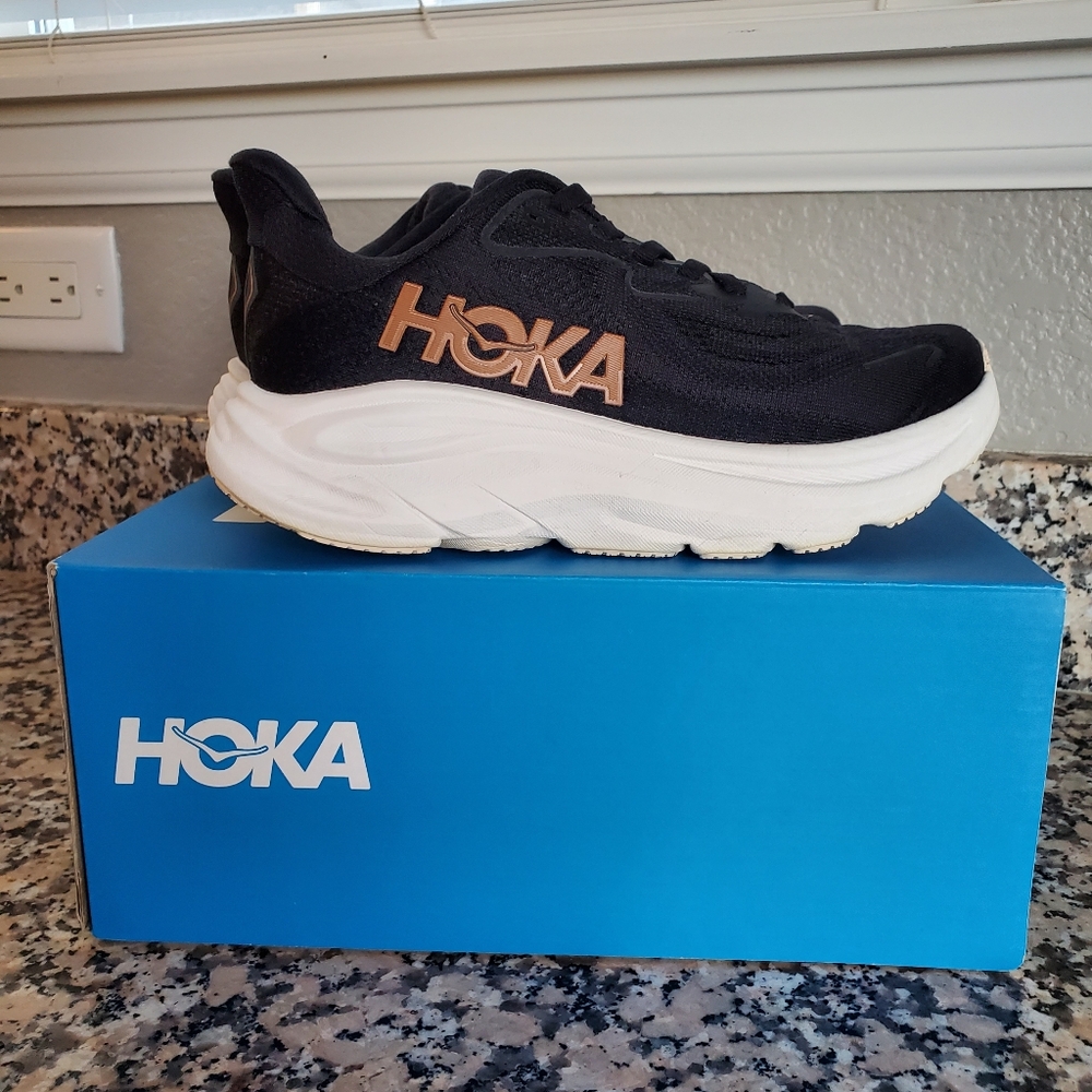 Hoka Clifton 10